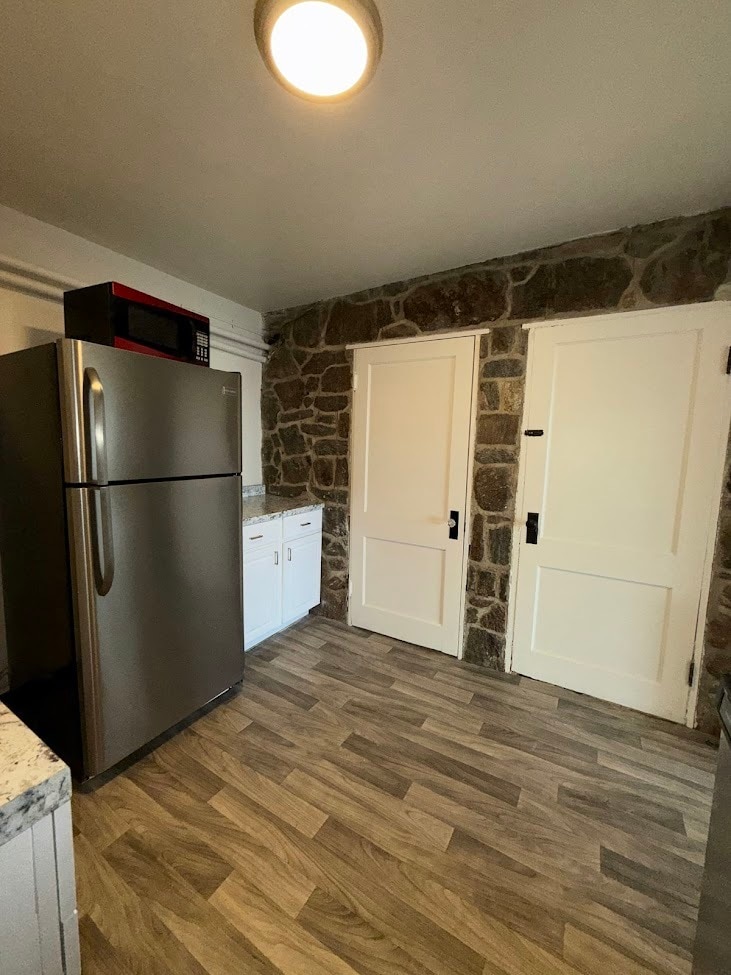 Building Photo - 1559 S Lininger Dr