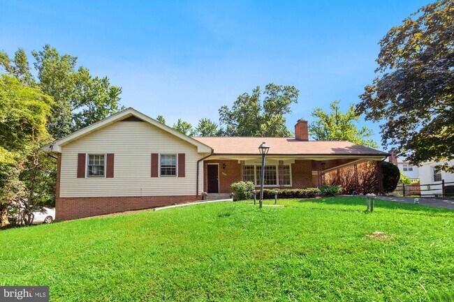 Building Photo - 8803 Tuckerman Ln