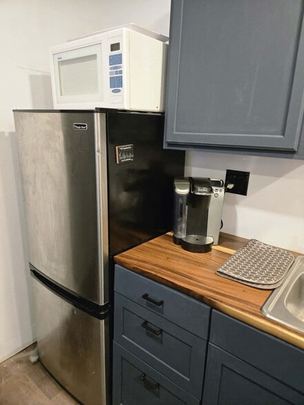 Building Photo - 11765 Glenfield Ave