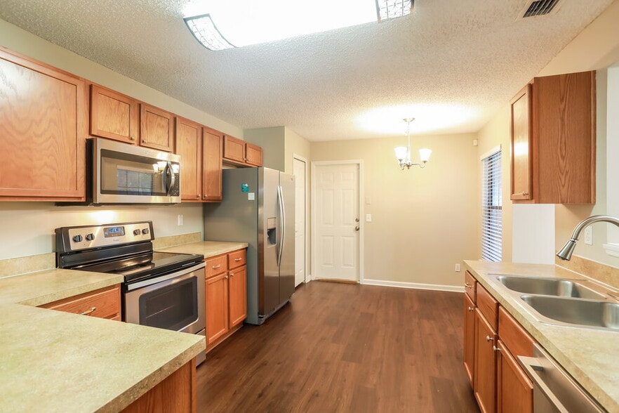 Building Photo - 1729 Glen Laurel Dr