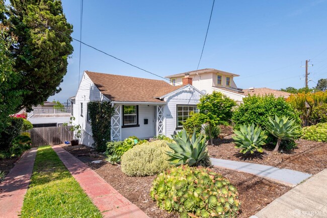 Building Photo - 3319 Herrier St