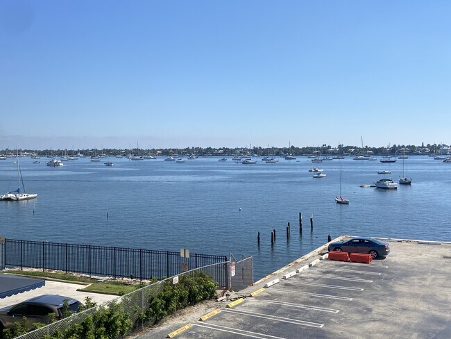 Building Photo - 4500 N Flagler Dr