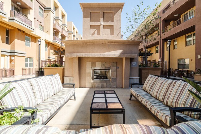 Building Photo - 201 E Angeleno Ave
