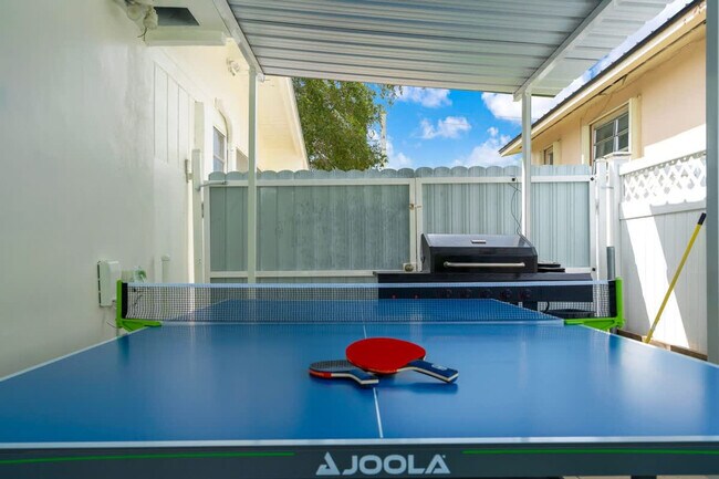 Building Photo - 1255 NE 199th St