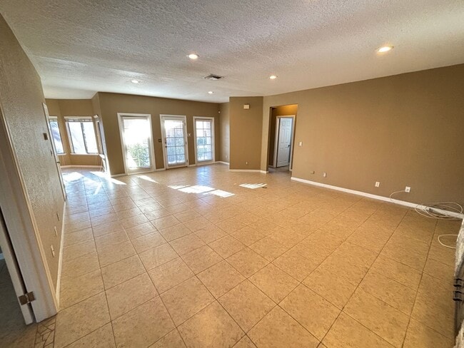 Building Photo - Stunning 3Bed/2Bath/2Car 1st Floor Condo with Private Yard, and Luxurious Amenities!