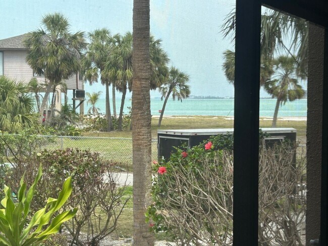 Building Photo - 1 Bedroom 1 Bath Condo Sandy Cove II Short...