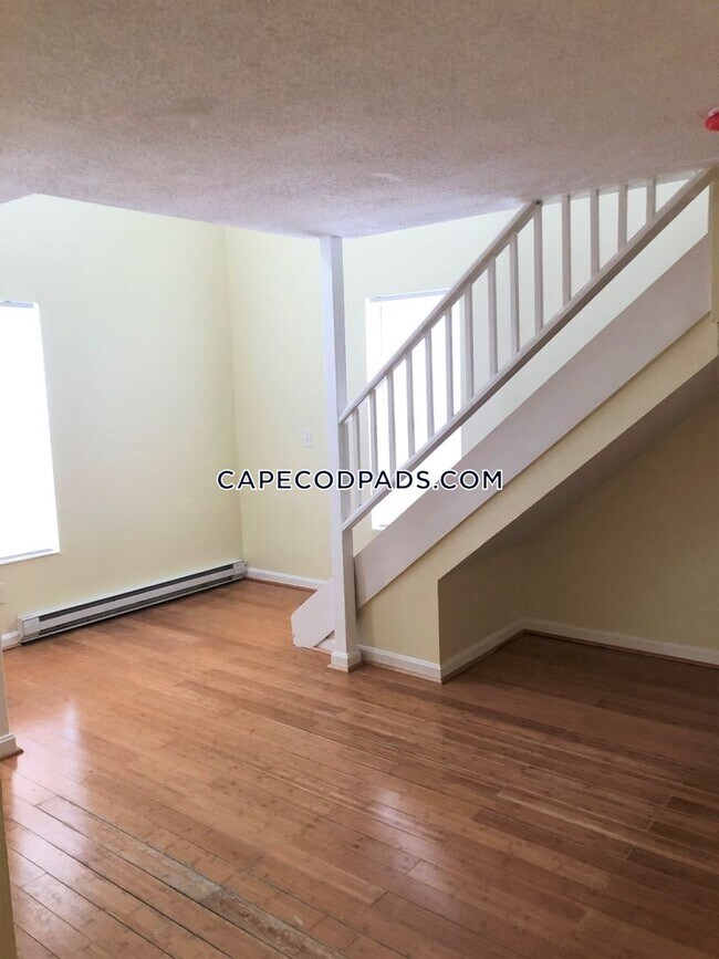 Building Photo - 357 Main St