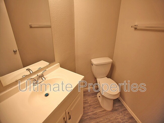 Building Photo - 8138 W Shangri La Rd