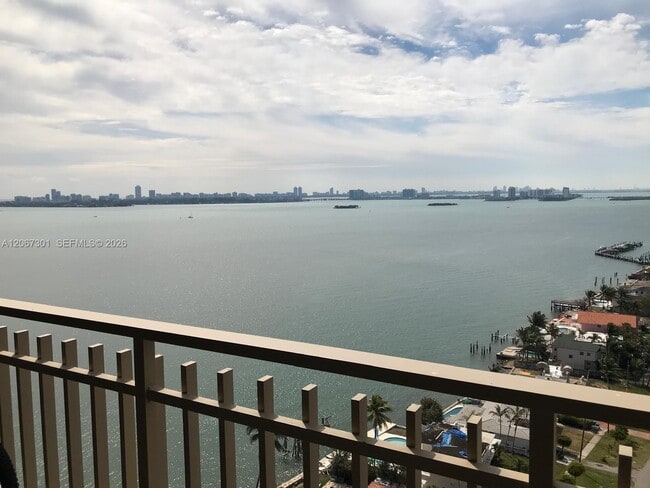Building Photo - 11113 Biscayne Blvd