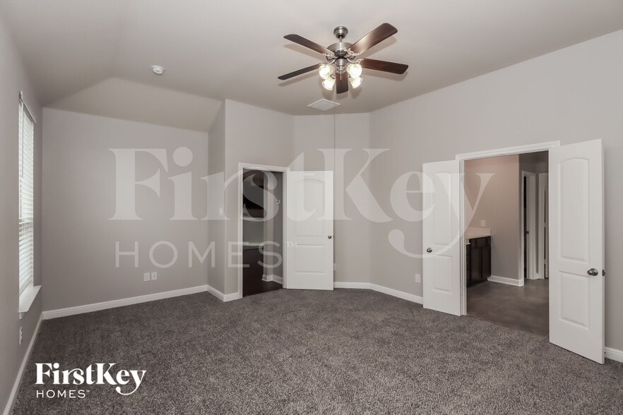 Building Photo - 15007 Appian Oak St