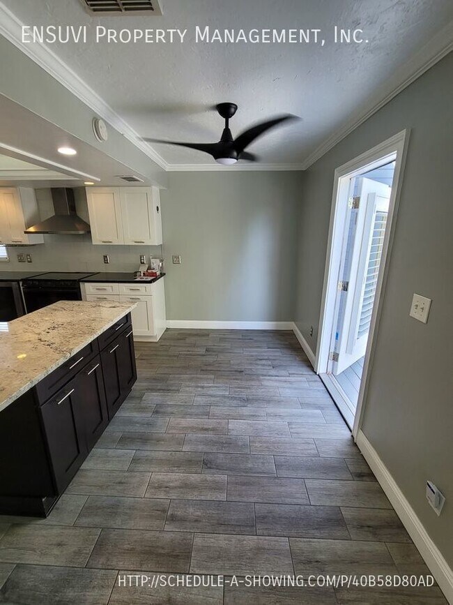 Building Photo - 14220 N Bayshore Dr