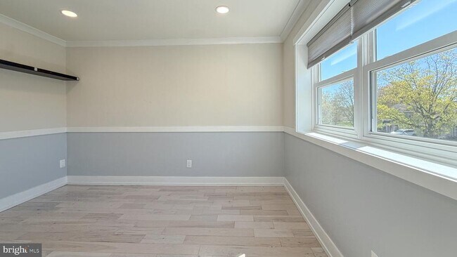 Building Photo - 10 Cedarbrook Dr