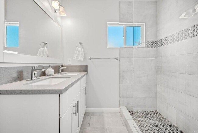 Building Photo - ***Gorgeous 5 bedroom, 3 bath Home in Imperial Beach