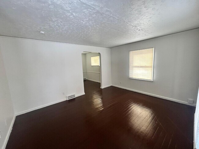 Building Photo - 14230 Frankfort St