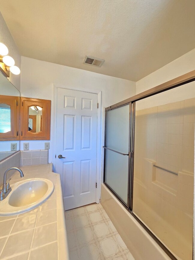 Building Photo - Beautiful 3-Bedroom Home with RV Parking & Spacious Backyard – Move-In Ready!