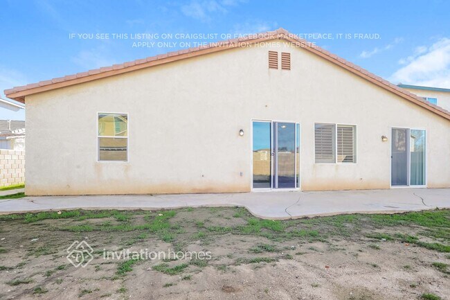 Building Photo - 5815 W Ave J 12