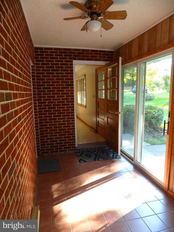 Building Photo - 1413 Cherokee Ln