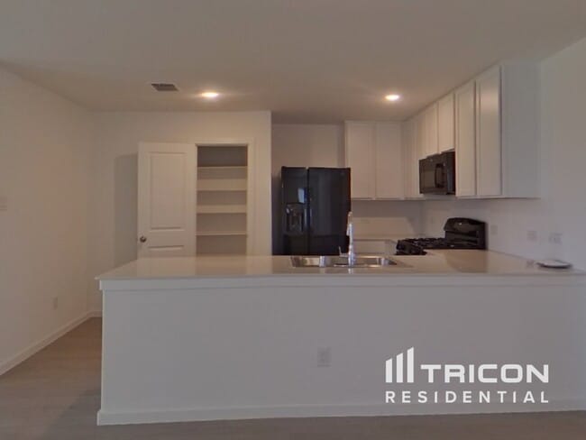 Building Photo - 1728 Poptic Ln