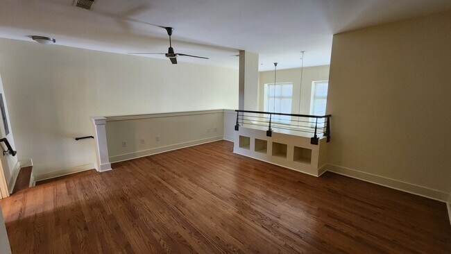 Building Photo - 1245 Caroline St NE