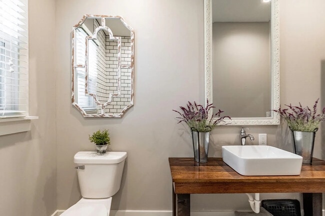 Building Photo - 304 N 43rd St