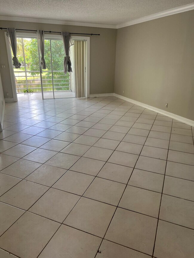 Building Photo - 2700 Casita Way