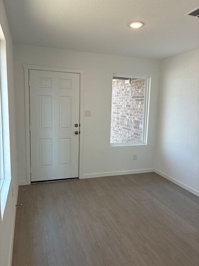 Building Photo - Charming 4 beds 2 baths in San Antonio!