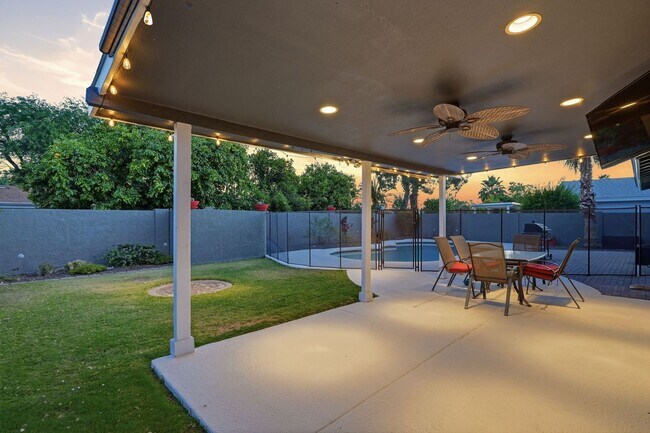 Building Photo - 4 Bed Home in Scottsdale Quarter!!