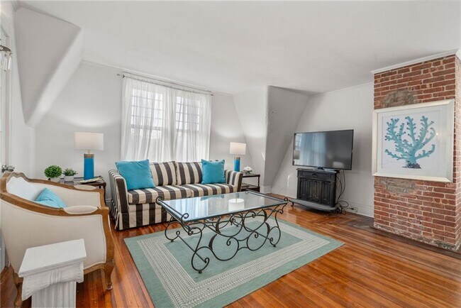 Building Photo - 34 Bull St