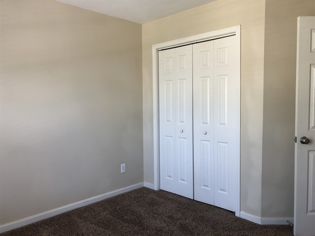 Building Photo - 612 Hanska Way