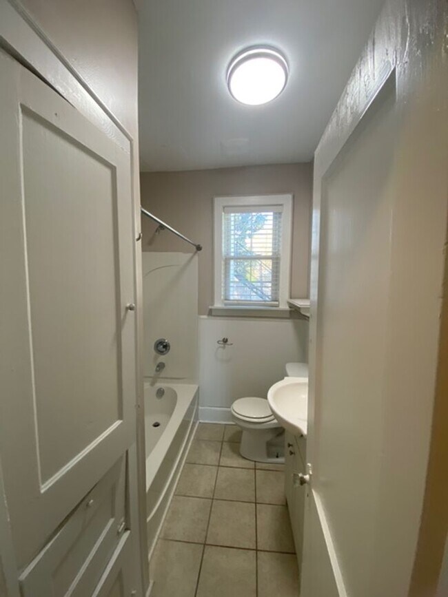 Building Photo - 715-717 Sims Ave