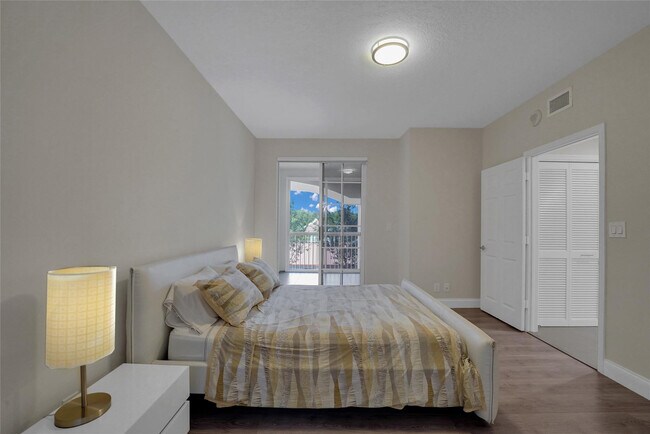 Building Photo - 4108 W Palm Aire Dr