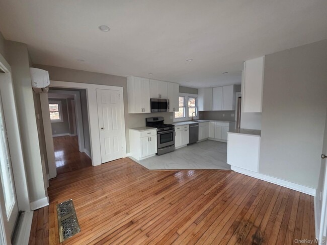 Building Photo - 263 S Mountain Rd