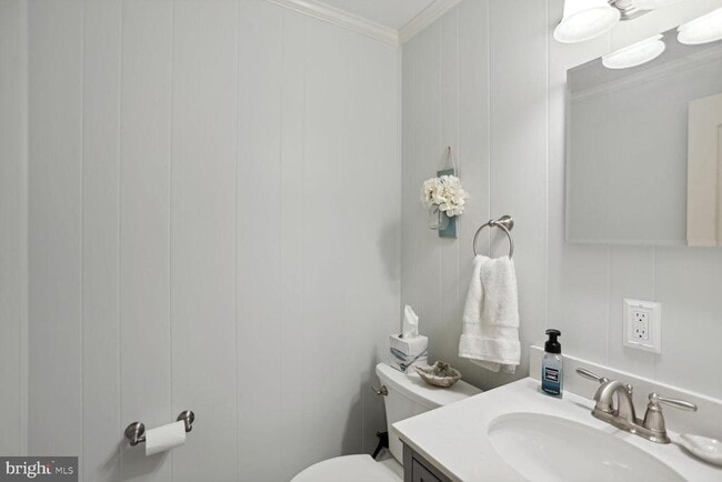 Building Photo - 2300 Cheshire Ln