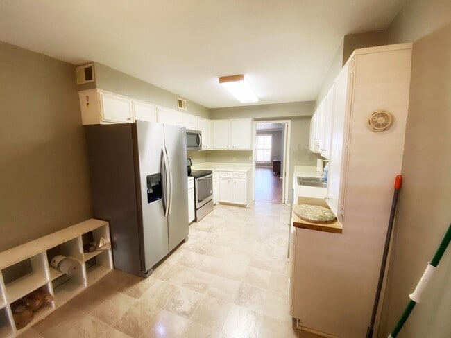 Building Photo - 2 BD/1.5 BATH MOVE IN NOVEMBER MINUTES FROM MCNAY ART MUSEUM!