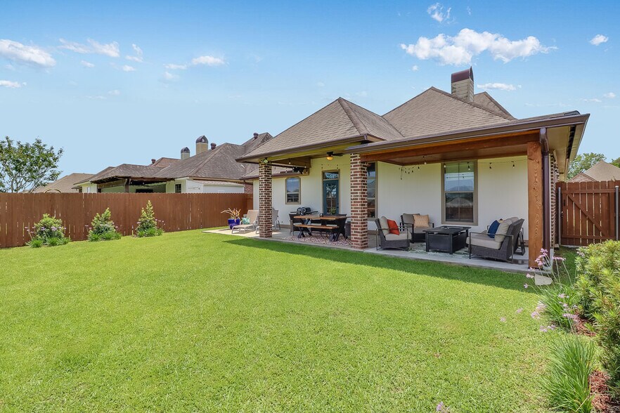 Building Photo - 222 Crenshaw Dr