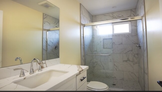 Building Photo - 1433 W 253rd St