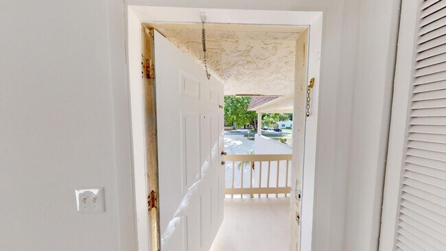 Building Photo - 1580 Montauk Dr