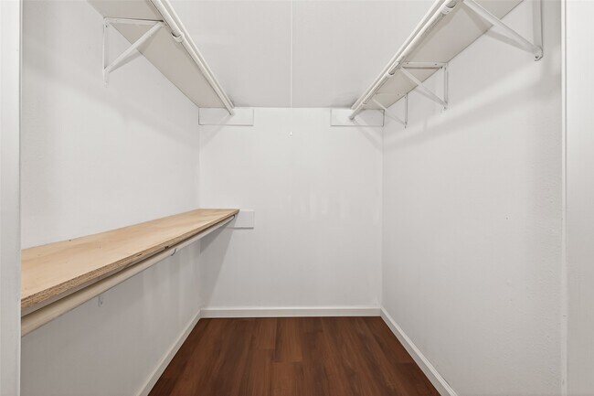 Building Photo - 1920 Augusta Dr