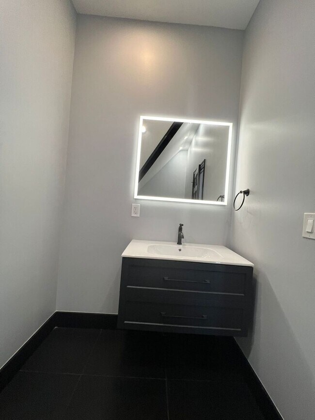 Building Photo - 306 Exchange