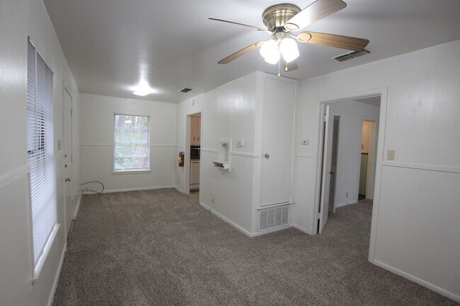 Building Photo - Coming Soon! 1 Bedroom, 1 Bathroom Apartment in Tyler!