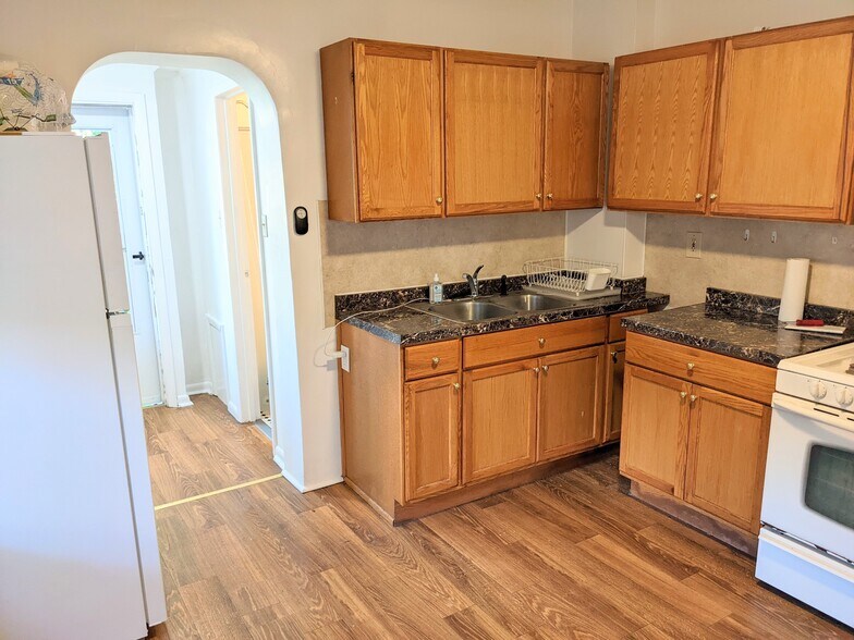 Building Photo - 612 E Morton St