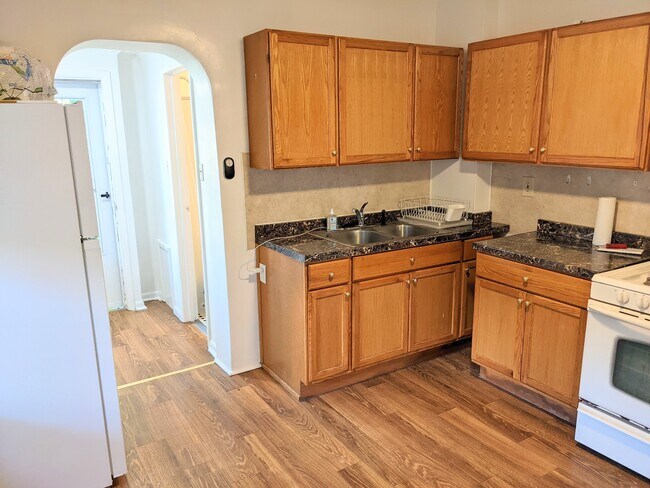 Building Photo - 612 E Morton St