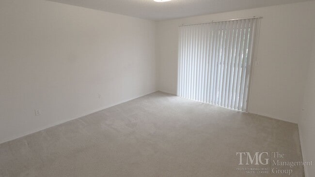 Building Photo - Roomy One Level 2 Bdrm Duplex w/ Open Floo...
