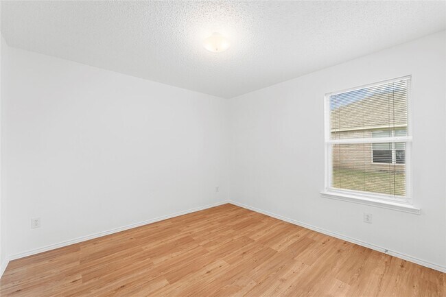 Building Photo - 9825 Tyler Dr