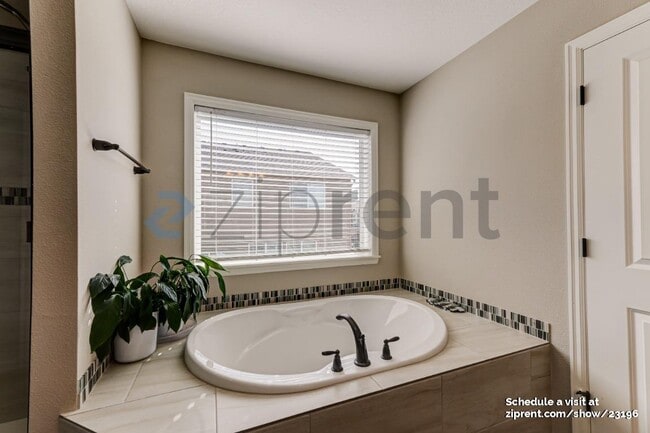 Building Photo - 7294 NW Oakfern Dr