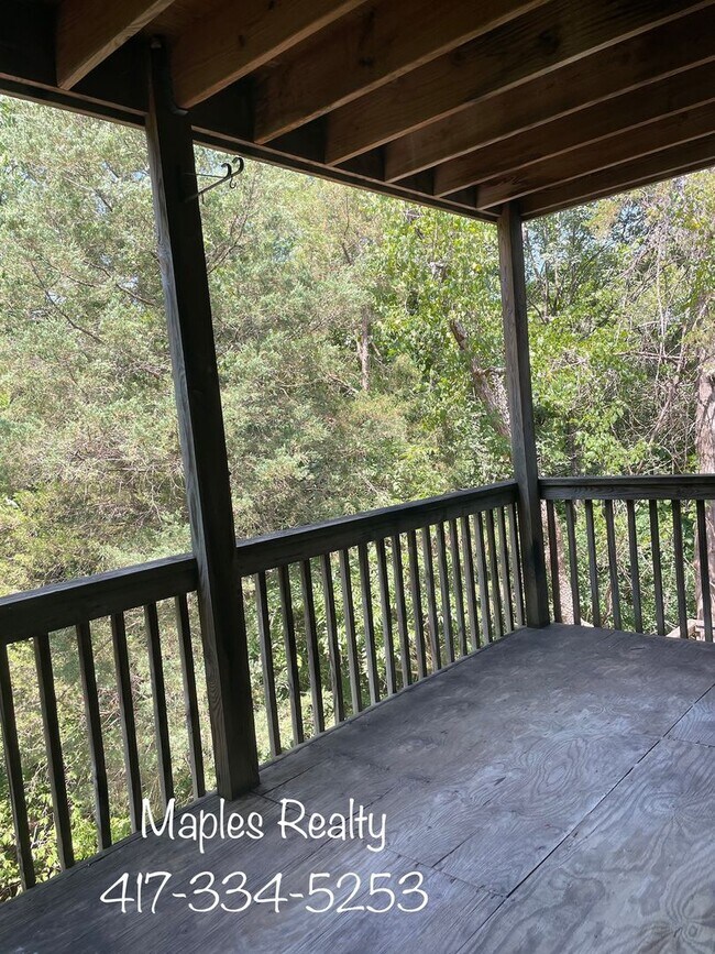 Building Photo - 2 bedroom / 1 bathroom apartment