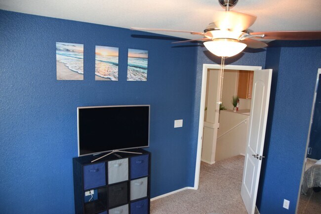 Building Photo - 8765 Country Pines Ave