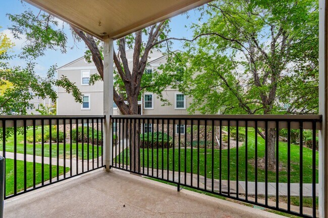 Building Photo - 2 Bed 1.5 Bath Updated Arvada Condo - Available June 5th
