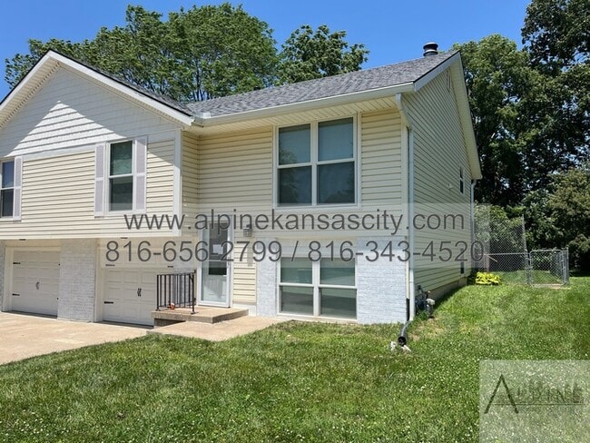 Primary Photo - 2 Units Available Across from Congress Mid...