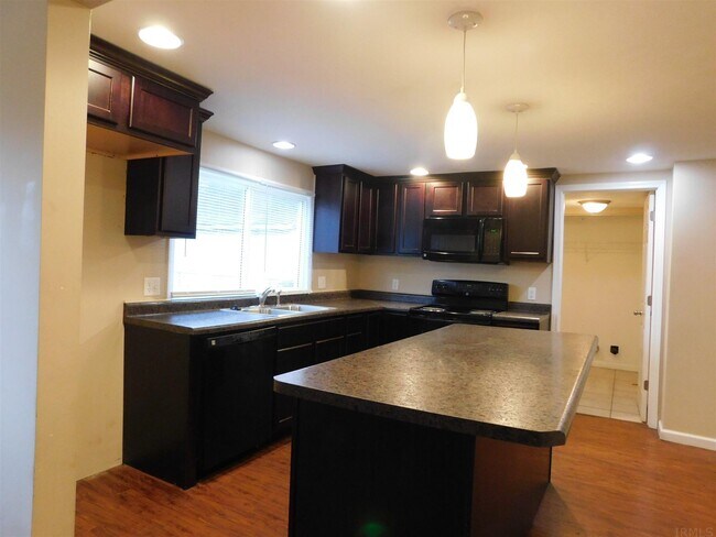 Building Photo - 2125 Cass Ave